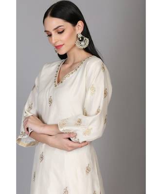 Anju Harleen Ivory Tunic With Farshi With Red Dupatta 4