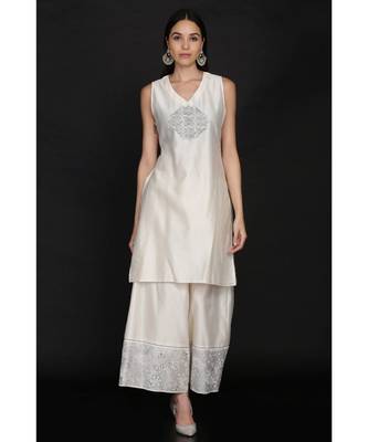  Ivory Sleeveless Tunic With Overlay And Farshi 4