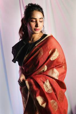 Maroon woven silk saree with blouse 3