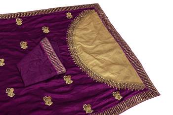 Magenta embroidered silk blend saree with blouse 5