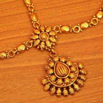 Gold maang-tikka 2