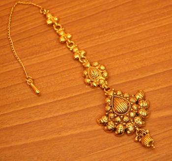 Gold maang-tikka 1