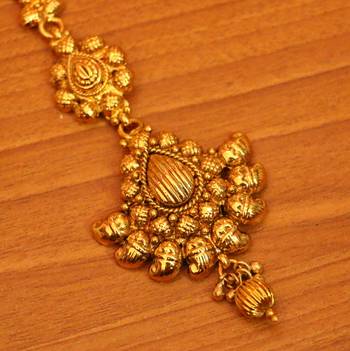 Gold maang-tikka 2
