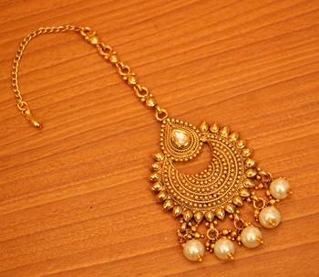 Gold pearl maang-tikka 1