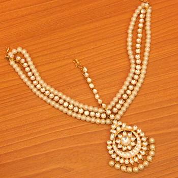 White pearl maang-tikka 1