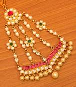 Red pearl maang-tikka