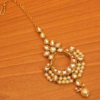 White pearl maang-tikka 1