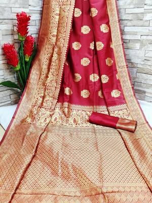 Red OyeLook Style Banarasi Woven Saree with Blouse 1