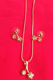 RozMili 18k Gold plated metal pendant set with earrings