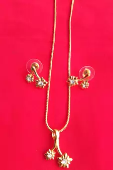 RozMili 18k Gold plated metal pendant set with earrings