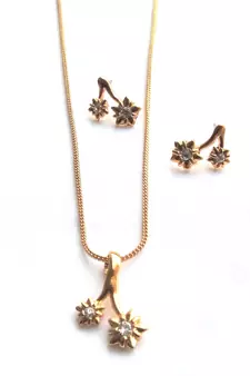 RozMili 18k Gold plated metal pendant set with earrings