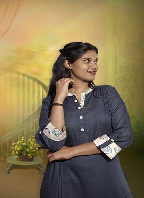 Knee Length Ladies Rayon Kurti In Grey 3