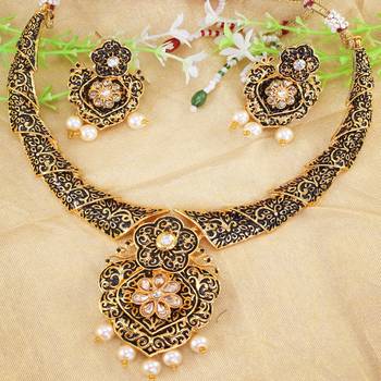 Black necklaces 1