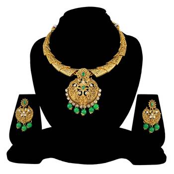 Green necklaces 1
