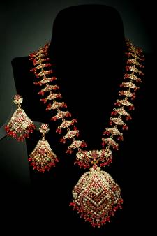 Red pearl necklace-sets