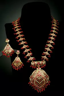 Red pearl necklace-sets