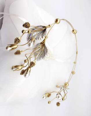 Beautiful 1 Pc White and Golden Bridal Flower Hair Accessory/ HeadPiece for Women and Girls 1