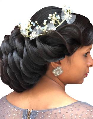 Beautiful 1 Pc White and Golden Bridal Flower Hair Accessory/ HeadPiece for Women and Girls 4