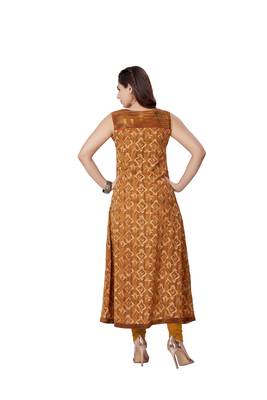 pretty women Beige Crepe 3/4th Sleeves Digital Print Women's Kurti 2