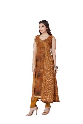 pretty women Beige Crepe 3/4th Sleeves Digital Print Women's Kurti 4