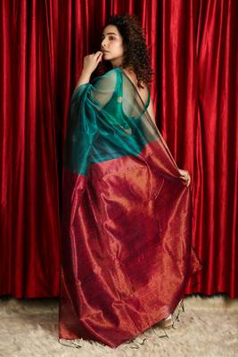 Dark pink woven matka silk saree with blouse 3