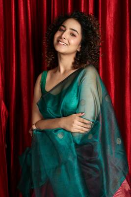 Dark pink woven matka silk saree with blouse 4