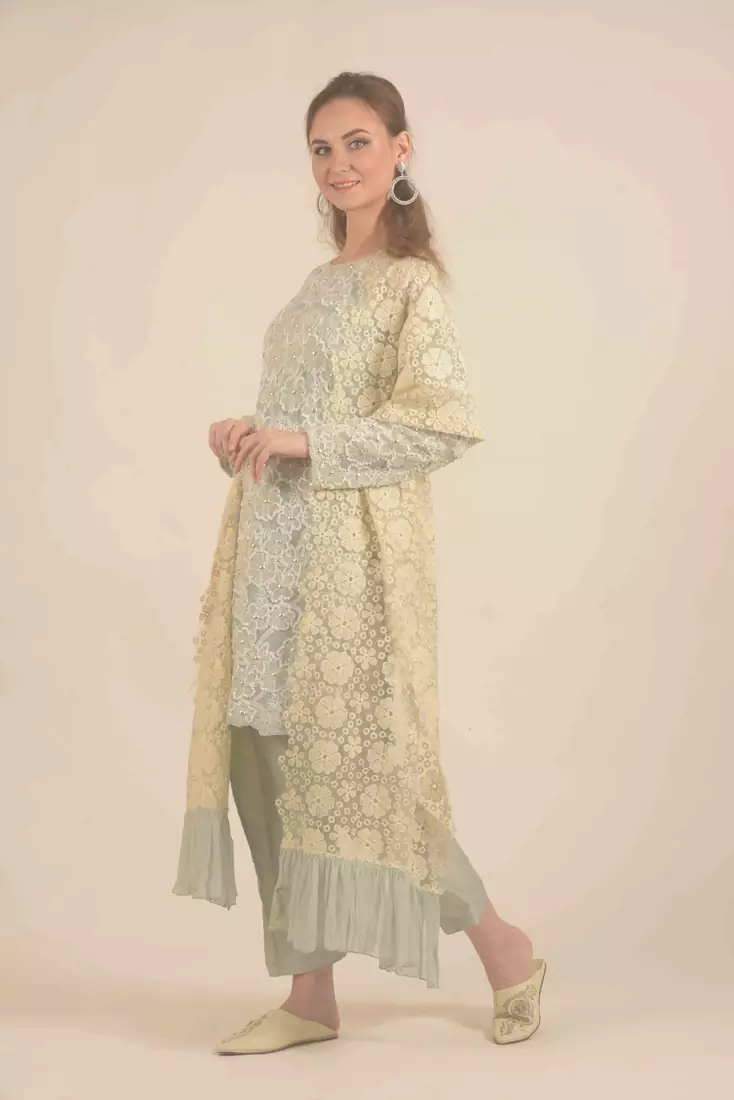Rina Dhaka blue hand embroidery and straight pants with floral duppatta with ruffles