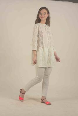  White  kurta with lace and bead detail work  with straight pants 3