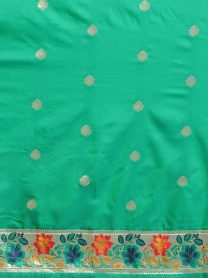 Green woven semi silk saree  with blouse 4