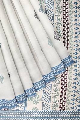 Handloom Off-White Malmal Khadi Saree with Elegant Block Prints on Pallu and Border 4