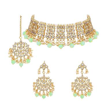 Gold Plated Traditional Kundan Choker Jewellery Set with Earrings & Maang Tikka For Women  3