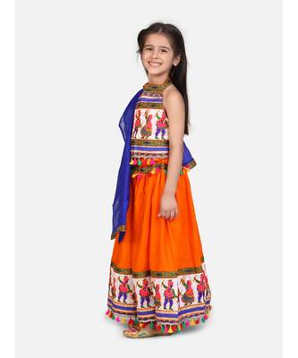 White Dandiya Border Plain Chaniya Choli 3