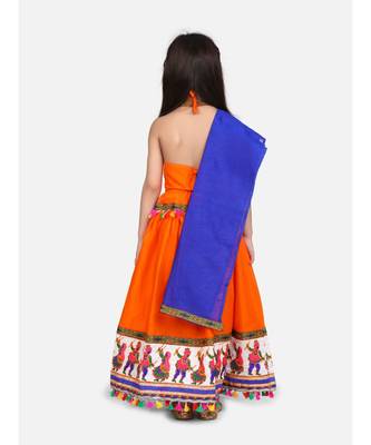 White Dandiya Border Plain Chaniya Choli 4