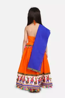 White Dandiya Border Plain Chaniya Choli