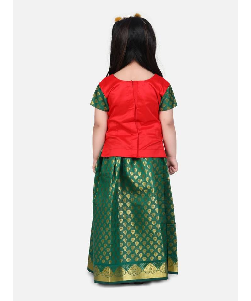 Girls Half Sleeve South Indian Pavda Pattu Lehenga