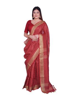 Handcrafted Red shade Linen saree with Checkered Zari Pattern 1