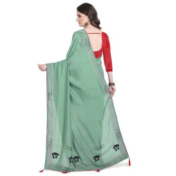 Green hand woven georgette saree with blouse 3