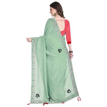 Green hand woven georgette saree with blouse 3