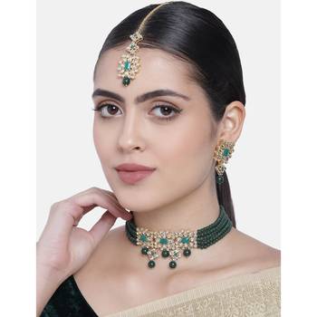 Traditional Pearl & Kundan Choker Necklace Set with Maang Tikka for Women  2