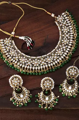Traditional Kundan Pearl Wedding Choker Necklace Set Earrings & Maang Tikka for Women 