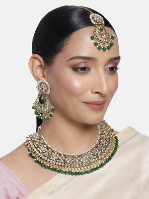 Traditional Kundan Pearl Wedding Choker Necklace Set Earrings & Maang Tikka for Women  3
