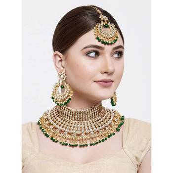 Stylish Kundan Choker Set With Tikka And Earrings (K7085G) 2