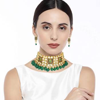 Traditional Gold Plated Kundan & Beads Choker Necklace Jewellery Set for Women  1