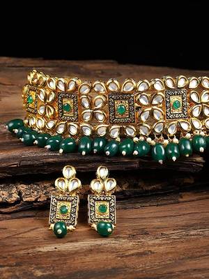 Traditional Gold Plated Kundan & Beads Choker Necklace Jewellery Set for Women  2