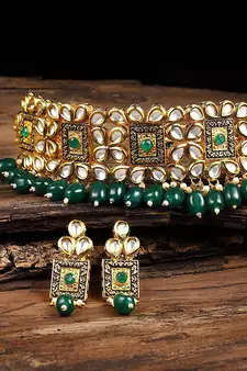 Traditional Gold Plated Kundan & Beads Choker Necklace Jewellery Set for Women 