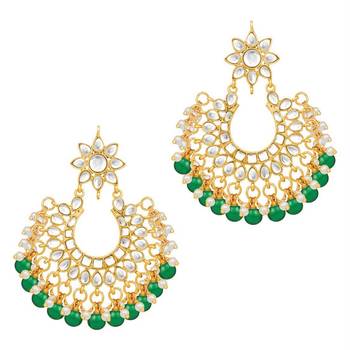I Jewels Traditional Gold Plated Kundan Pearl Wedding Choker Jewellery Set Earrings & Maang Tikka for Women (K7077G) 4