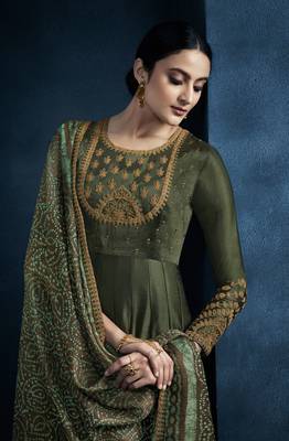 Green embroidered satin salwar 4
