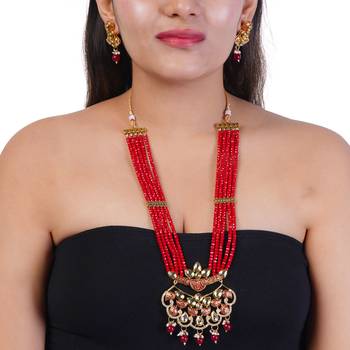 Red necklaces 1
