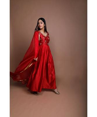 Showshaa Antique Gold Embroidered Pleated Anarkali 3