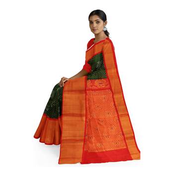 Dark green hand woven andhra pradesh handloom saree with blouse 2